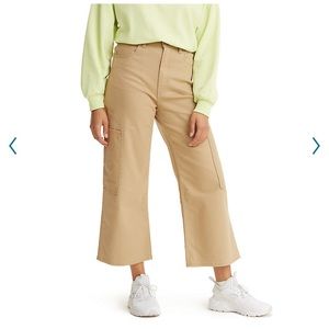 NWT Levi High-Waisted Wide Leg Crop